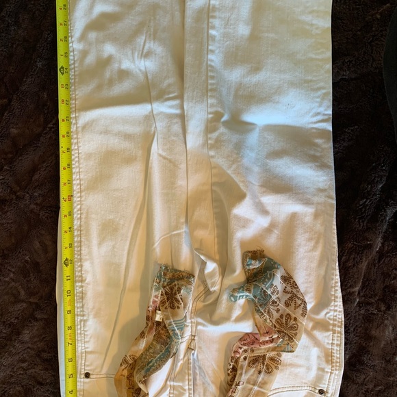 CHEROKEE | Capris white denim jean,fabric tie belt,back pockets,accent stitching - Picture 2 of 11